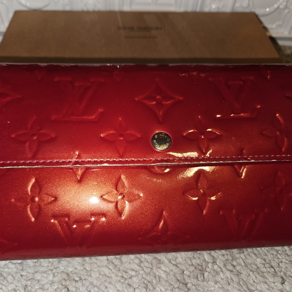 Louis Vuitton Vernis Red Wallet - Picture 4 of 11